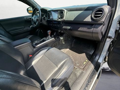 Used 2020 Toyota Tacoma TRD Off-Road w/ TRD Premium Off Road Package AWD/4WD image 24