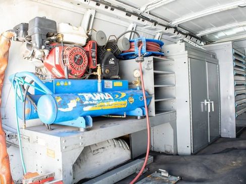 Used 2017 Chevrolet Express 3500 Extended image 18