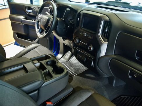 Used 2022 Chevrolet Silverado 1500 Custom Trail Boss AWD/4WD image 25