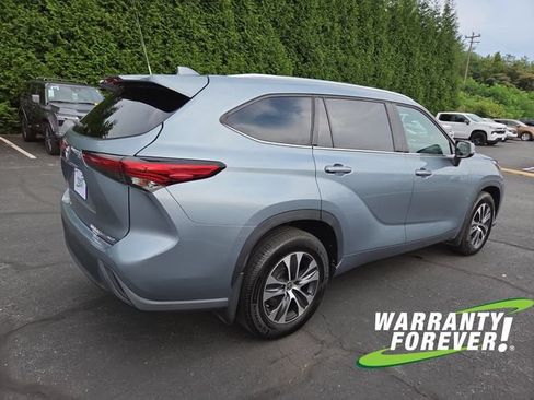 Used 2021 Toyota Highlander XLE AWD/4WD image 7