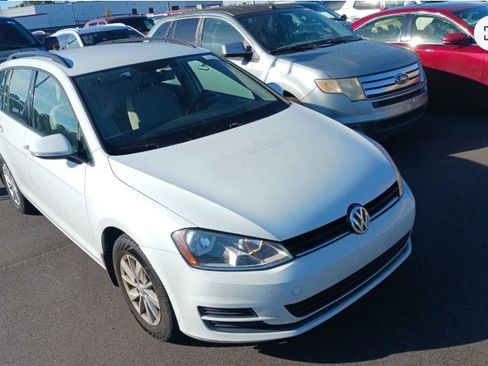 Used 2015 Volkswagen Golf S image 1
