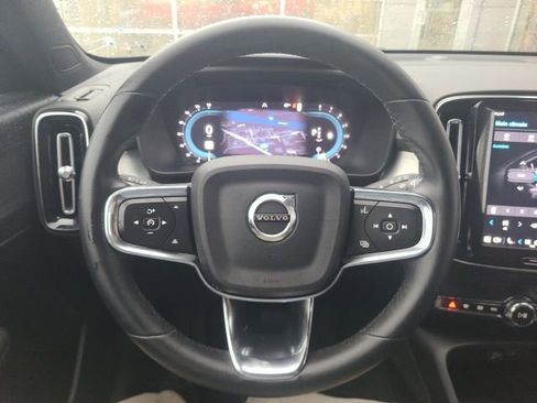 Used 2024 Volvo XC40 B5 Core image 19