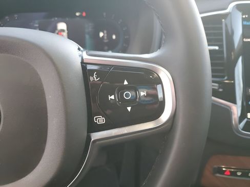 Used 2023 Volvo XC90 B6 Plus image 34