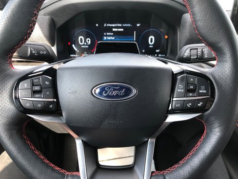 Used 2025 Ford Explorer ST-Line w/ ST-Line Street Pack image 15