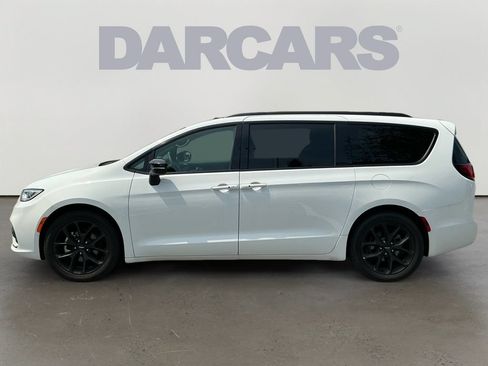 Used 2025 Chrysler Pacifica Limited FWD image 4