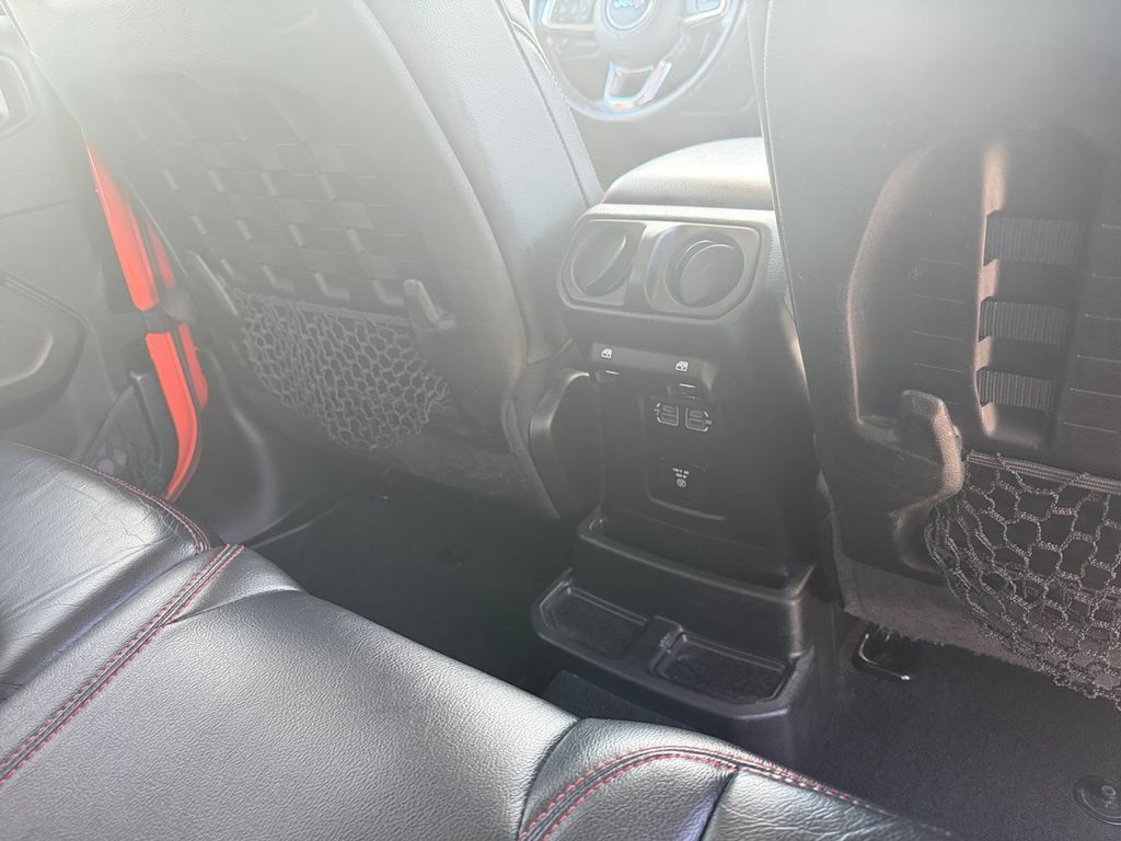 Used 2018 Jeep Wrangler Unlimited Rubicon AWD/4WD image 23