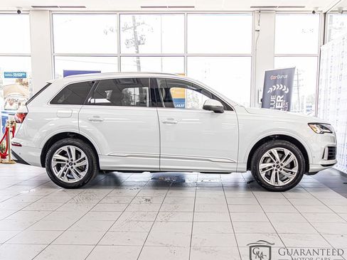 Used 2023 Audi Q7 3.0T Premium AWD/4WD image 9