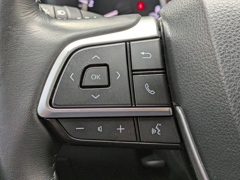 Used 2023 Toyota Highlander L image 14