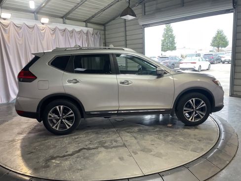 Used 2017 Nissan Rogue SL w/ SL Premium Package image 5