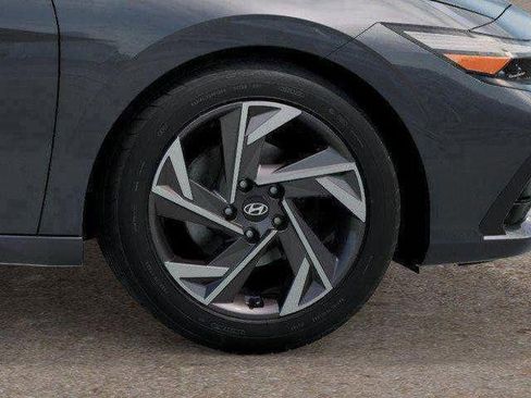 New 2026 Hyundai Elantra Limited FWD image 16