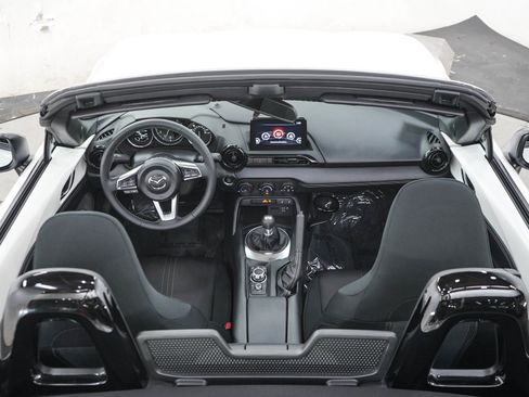 Used 2023 MAZDA MX-5 Miata Club w/ Appearance Package RWD image 13