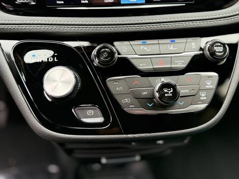 New 2026 Chrysler Pacifica Select AWD/4WD image 22