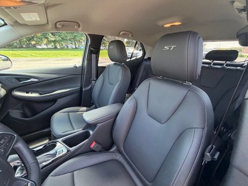 Used 2024 Buick Encore GX Sport Touring w/ Advanced Technology Package AWD/4WD image 7