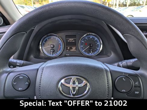 Used 2018 Toyota Corolla LE image 34