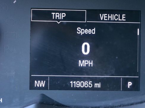 Used 2018 Chevrolet Trax LT w/ LT Convenience Package FWD image 14