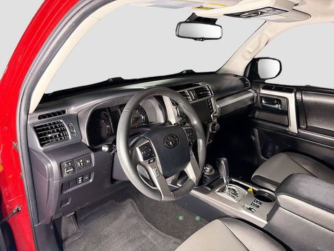 Used 2022 Toyota 4Runner SR5 Premium w/ Moonroof Package AWD/4WD image 9