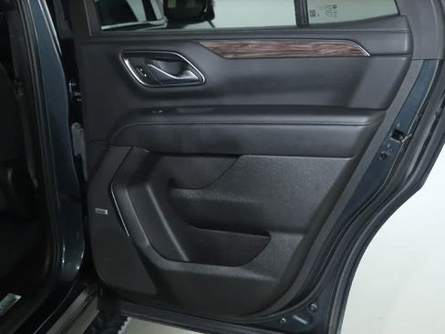 Used 2022 Chevrolet Tahoe Z71 w/ Z71 Off-Road Package AWD/4WD image 33