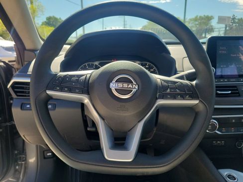 Used 2025 Nissan Altima 2.5 SV FWD image 21