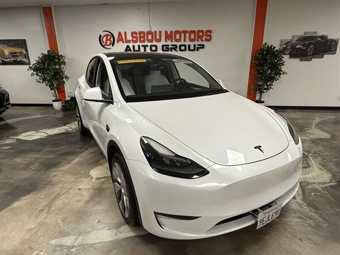 Used 2023 Tesla Model Y Long Range image 1