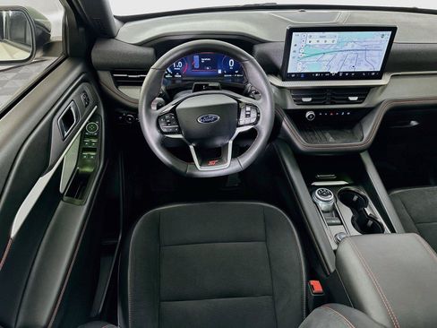 Used 2025 Ford Explorer ST AWD/4WD image 2