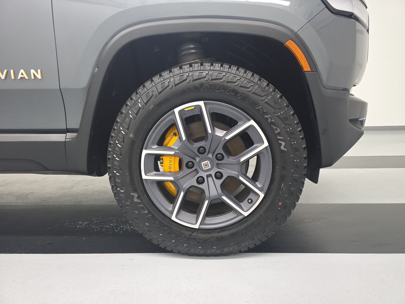 Used 2022 Rivian R1S Launch Edition Quad AWD/4WD image 11