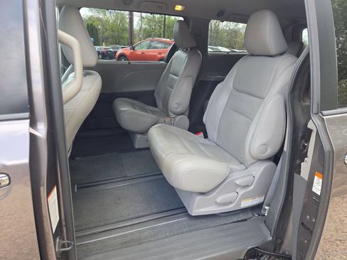 Used 2015 Toyota Sienna XLE Premium image 15