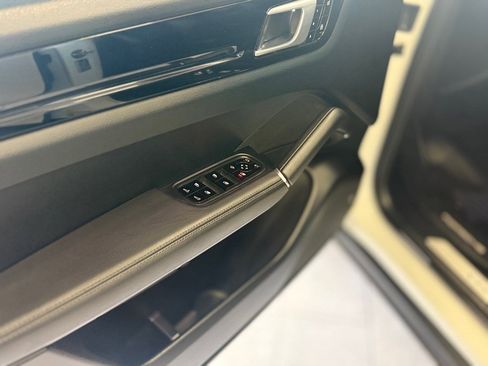 Used 2020 Porsche Cayenne AWD image 16