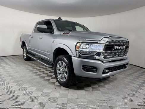 Used 2022 RAM 2500 Limited w/ Body Color Bumper Group AWD/4WD image 4