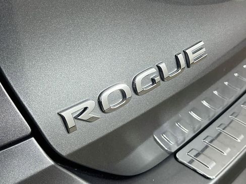 Used 2017 Nissan Rogue SV w/ Midnight Edition FWD image 7