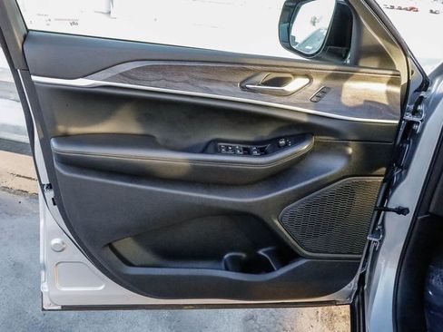 Certified 2024 Jeep Grand Cherokee L Limited w/ Luxury Tech Group II image 59