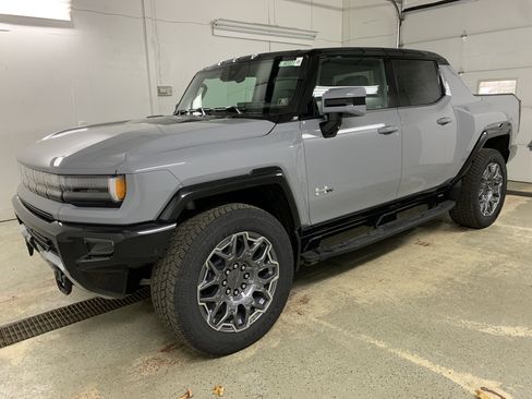 New 2025 GMC Hummer EV 3X image 3