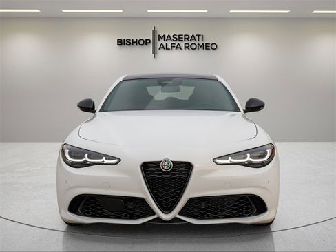 New 2026 Alfa Romeo Giulia Base image 2