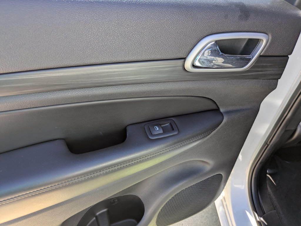 Used 2019 Jeep Grand Cherokee Altitude RWD image 8