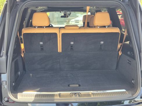 Used 2024 Jeep Grand Wagoneer Series III w/ Rear Seat Video Group 1 AWD/4WD image 18