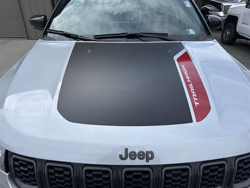 Used 2025 Jeep Compass Trailhawk AWD/4WD image 14