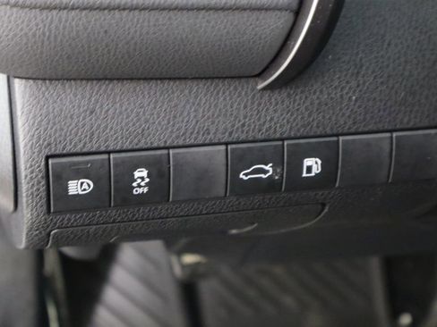 Used 2018 Toyota Camry SE w/ Convenience Package FWD image 22