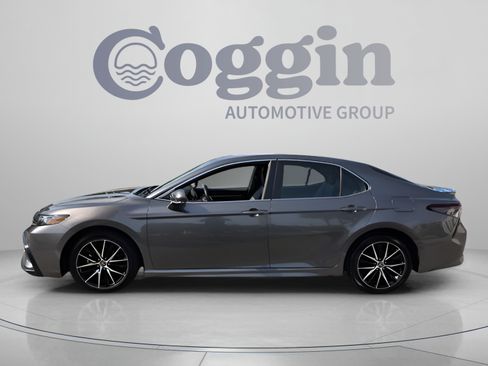 Used 2024 Toyota Camry SE FWD image 2