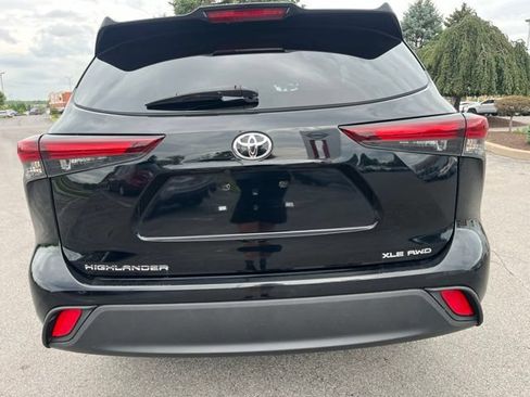 Used 2024 Toyota Highlander XLE AWD/4WD image 4