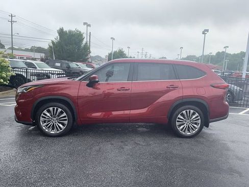 Used 2022 Toyota Highlander Platinum FWD image 5