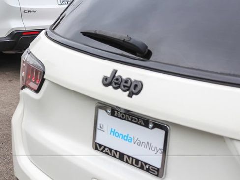 Used 2019 Jeep Compass Latitude FWD image 9