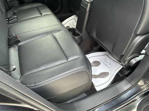 Used 2014 Jeep Compass Latitude FWD image 11