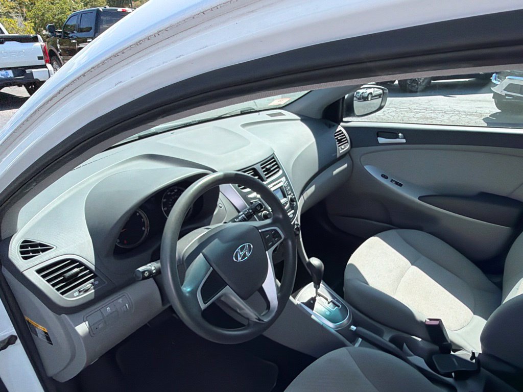 Used 2013 Hyundai Accent GS FWD image 5