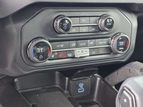 Certified 2025 Ford Bronco Badlands image 19