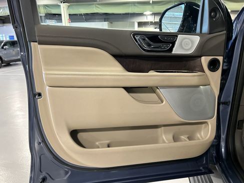 Certified 2023 Lincoln Navigator L Reserve AWD/4WD image 9