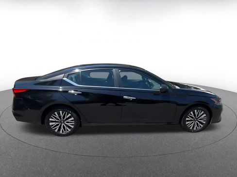 Used 2025 Nissan Altima 2.5 SV FWD image 16