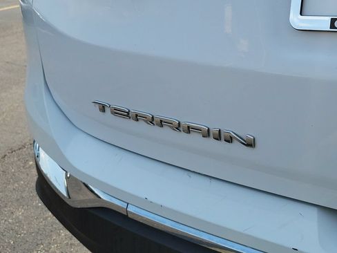 Used 2024 GMC Terrain SLT AWD/4WD image 8