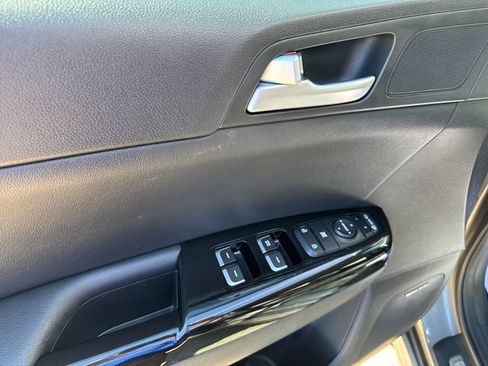 Used 2018 Kia Sportage SX FWD image 11