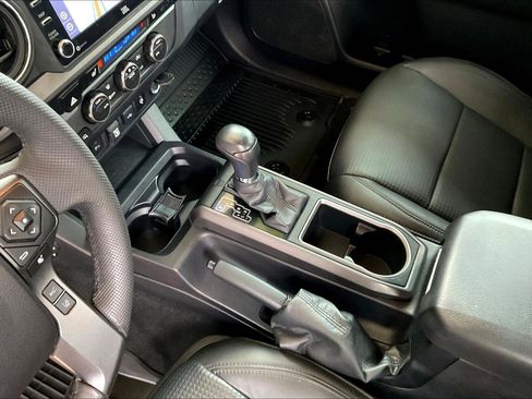 Used 2022 Toyota Tacoma TRD Sport w/ TRD Premium Sport Package image 18