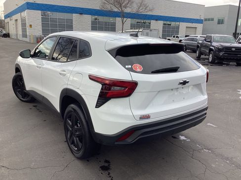 Used 2025 Chevrolet Trax LS image 2