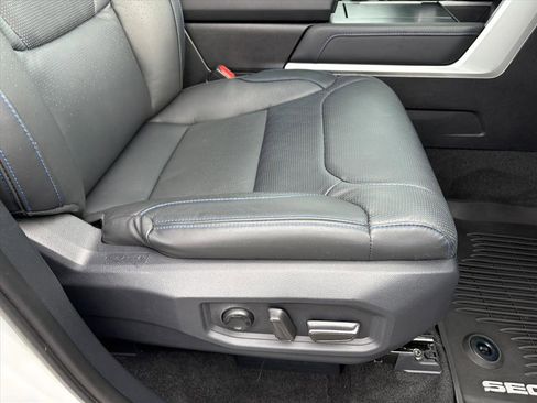 Used 2025 Toyota Sequoia Platinum image 6